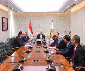 وزير العمل يبحث مع التأمينات آليات توسيع مظلة الحماية للعمالة غير المنتظمة