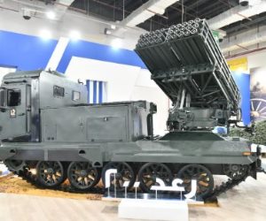 ردع 300.. راجمة الصواريخ المجنزرة تزين معرض إيديكس