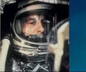 تعرف علي قصة أول رائد فضاء أمريكى وإجباره على التبول فى سرواله.. صور