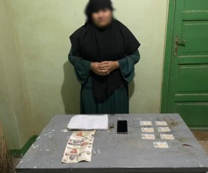 ضبط سيدة بقنا بحوزتها بطاقات شخصية ومبالغ مالية لحشد أصوات انتخابية