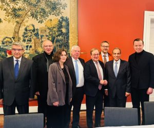 وزير الخارجية يلتقي مع أعضاء لجنة العلاقات الخارجية بالبرلمان الألماني