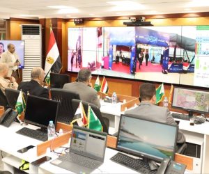 محافظ الجيزة يتابع انتظام فتح اللجان الانتخابية بالدائرة الثامنة "إمبابة والمنيرة الغربية" في أول أيام انتخابات مجلس النواب من داخل مركز السيطرة