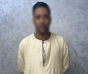 ضبط شخص فى محيط دائرة انتخابية بقنا بحوزته بطاقات شخصية ومبالغ مالية لتوزيعهم على الناخبين 