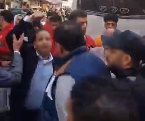 مرشح فى إمبابة ومواطن يحرران محضر فى قسم الشرطة بسبب مزاعم وجود رشاوى إنتخابية 