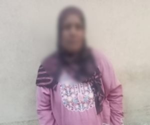 ضبط سيدة بمحيط دائرة انتخابية فى دمنهور توزع كروت الدعاية الخاصة بأحد المرشحين