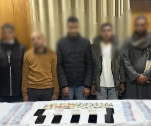 ضبط 7 أشخاص بمحيط لجنة انتخابية فى طما بحوزتهم بطاقات شخصية وكروت دعاية لمرشح