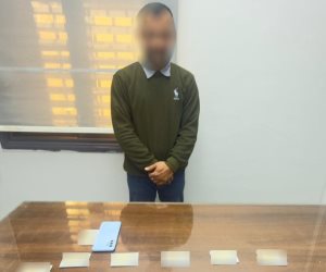 أمن البحيرة يضبط شخص يجمع بطاقات الناخبين فى دمنهور ويدفعهم للتصويت لصالح مرشح