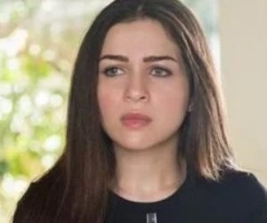 خروج والد مى عز الدين من غرفة العمليات بعد إجراء عملية جراحية دقيقة