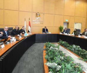 وزير الإسكان يعقد اجتماعًا مع مسئولي شركة "سيتي إيدج" لاستعراض خططها التسويقية
