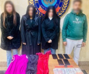 ضبط شخص و3 سيدات لتورطهم في ممارسة أعمال منافية للآداب عبر تطبيق هاتفي بالجيزة