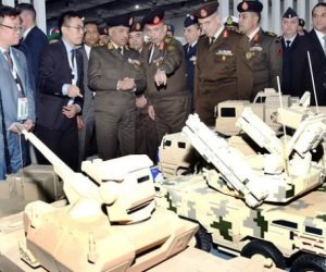 وزير الدفاع ورئيس الأركان يعقدان لقاءات ثنائية على هامش إيديكس - 2025