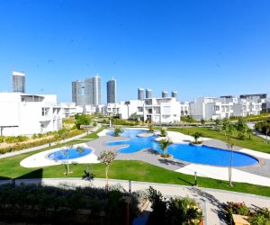 وزير الإسكان يتفقد برج LD04 ضمن الأبراج  الشاطئية وكومبوند" مزارين" والحي اللاتيني بمدينة العلمين الجديدة