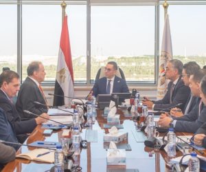 وزير الاستثمار يبحث مع "بلومبرج جرين" الأمريكية إنشاء مركز إقليمى للأمن الغذائى وتوطين تكنولوجيا الحفظ الزراعى