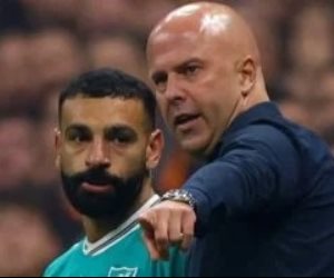 انضم له كبار نجوم الفريق .. محمد صلاح يقود جبهة الإطاحة بسلوت في ليفربول