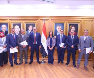 وزيرة التضامن تكرم قطاعي التركات الشاغرة والعقارات والشؤون القانونية ببنك ناصر الاجتماعي 
