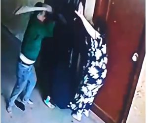 ضبط المتهم بالتعدي على سيدتين بالضرب بعصا خشبية فى دمياط