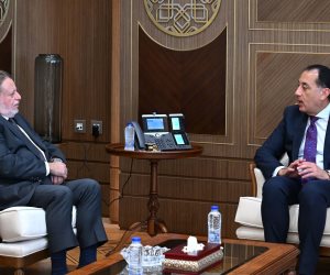 رئيس الوزراء ومحافظ البنك المركزي يبحثان توفير متطلبات السوق المحلية وتلبية احتياجات الإنتاج والتشغيل