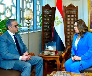  وزيرة التنمية المحلية  تناقش مع محافظ الفيوم آخر مستجدات لجنة إعادة التوازن البيئي ببحيرة قارون