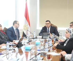 وزير الإسكان يتابع سير العمل بقطاع التخطيط والمشروعات بهيئة المجتمعات العمرانية