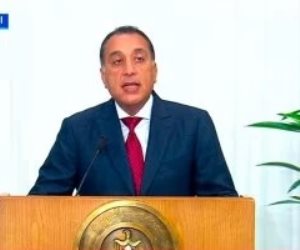 جولة تفقدية لرئيس الوزراء داخل مصنع ليونى لصناعة ضفائر السيارات