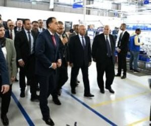 رئيس الوزراء يتفقد عدداً من أقسام مصنع ليونى مصر بمدينة بدر
