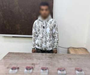 القبض على شخص يوزع دعاية انتخابية لمرشح امام اللجان فى الجيزة 