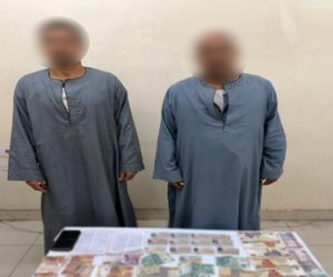 ضبط شخصان فى دائرة مركز شرطة إسنا بحوزتهما بطاقات شخصية لناخبين ومبالغ مالية