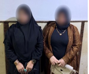 الخدمات الأمنية فى دائرة رشيد بالبحيرة تضبط سيدتان يوجهان الناخبين للتصويت لصالح مرشح