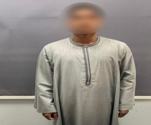 ضبط شخص يوزع بطاقات إرشادية للتأثير على الناخبين في ديرمواس بالمنيا