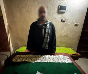 القبض على شخص يوزع أموالاً أمام اللجان بدائرة البلينا فى سوهاج لصالح مرشح