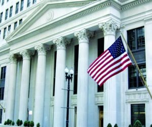 البنوك المركزية الخليجية تخفض أسعار الفائدة 25 نقطة بعد التخفيض الأمريكي