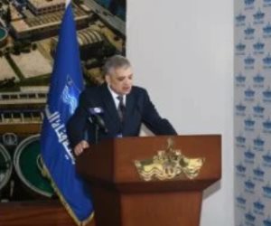 رئيس قناة السويس يؤكد تحسن حركة الملاحة وينفى وجود بديل للقناة