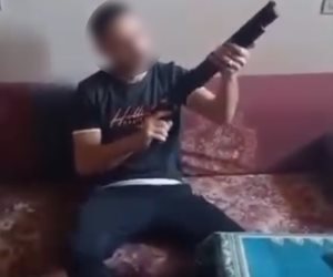 ضبط شخص ظهر في فيديو يحمل سلاحًا ناريًا بالغربية