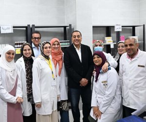 رئيس الوزراء يتحاور مع المواطنين بمركز طب الأسرة بطحانوب حول الخدمات المقدمة