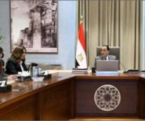رئيس الوزراء يستعرض مقترحات تطوير المنطقة المحيطة بالقلعة ومنطقة الزبالين
