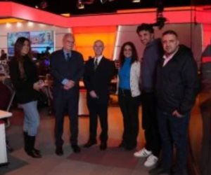 سفير السويد بالقاهرة يزور قناة القاهرة الإخبارية ويشيد بمستوى التجهيزات