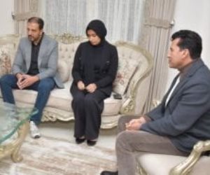 وزير الشباب ومحافظ بورسعيد يقدمان واجب العزاء في وفاة السباح يوسف محمد بمنزله