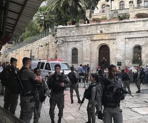 القدس تحت الحصار.. المسيحيون والمسلمون يواجهون التضييق من الاحتلال خلال عيد الميلاد