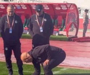 قبل 24 ساعة من اللقاء .. حسام حسن وجهاز منتخب مصر يتفقدون ملعب مباراة زيمبابوى .. صور