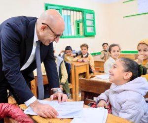 وزير التعليم يتابع نتائج الامتحان التجريبى فى البرمجة بإحدى مدارس بنى سويف