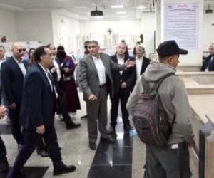 رئيس الوزراء يتفقد مجمع خدمات المواطنين "تحيا مصر" بقرية "الودى" بالصف