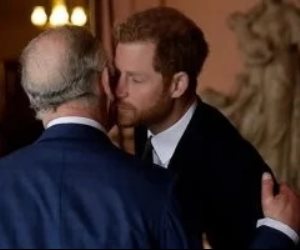 لقاء بروتوكولى أكثر منه عائلى.. ماذا جري في اجتماع الملك تشارلز والأمير هارى؟ 