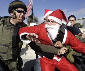 الشرطة الإسرائيلية تعتقل بابا نويل فى حيفا خلال احتفال بعيد الميلاد