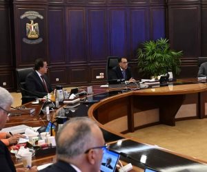 رئيس الوزراء يتابع موقف تسليم وتشغيل المشروعات المنفذة بأولى مراحل حياة كريمة