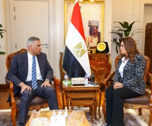 وزيرة التنمية المحلية تتابع مع محافظ أسوان مشروعات منظومة النظافة وإنشاء مصنع لتدوير المخلفات ومدفن صحي