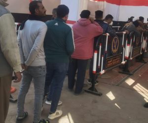 الشباب في المقدمة.. إقبالا كثيفا للناخبين على اللجان الانتخابية بالفيوم 