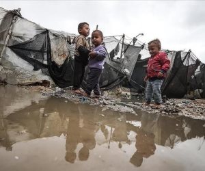 تحذيرات من كارثة إنسانية فى قطاع غزة .. تفاقم المعاناة مع وجود السيول وسوء التغذية 