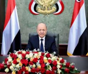 العليمي يعلن حالة الطوارئ في اليمن ويوجه بتسليم المواقع العسكرية في حضرموت والمهرة لـ "درع الوطن"