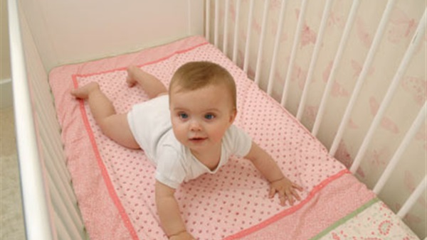 بالفيديو: طفل أهدته فطرته لبر الأمان  