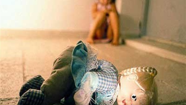 رجل يتغصب طفلة 3 سنوات بالقوة 
